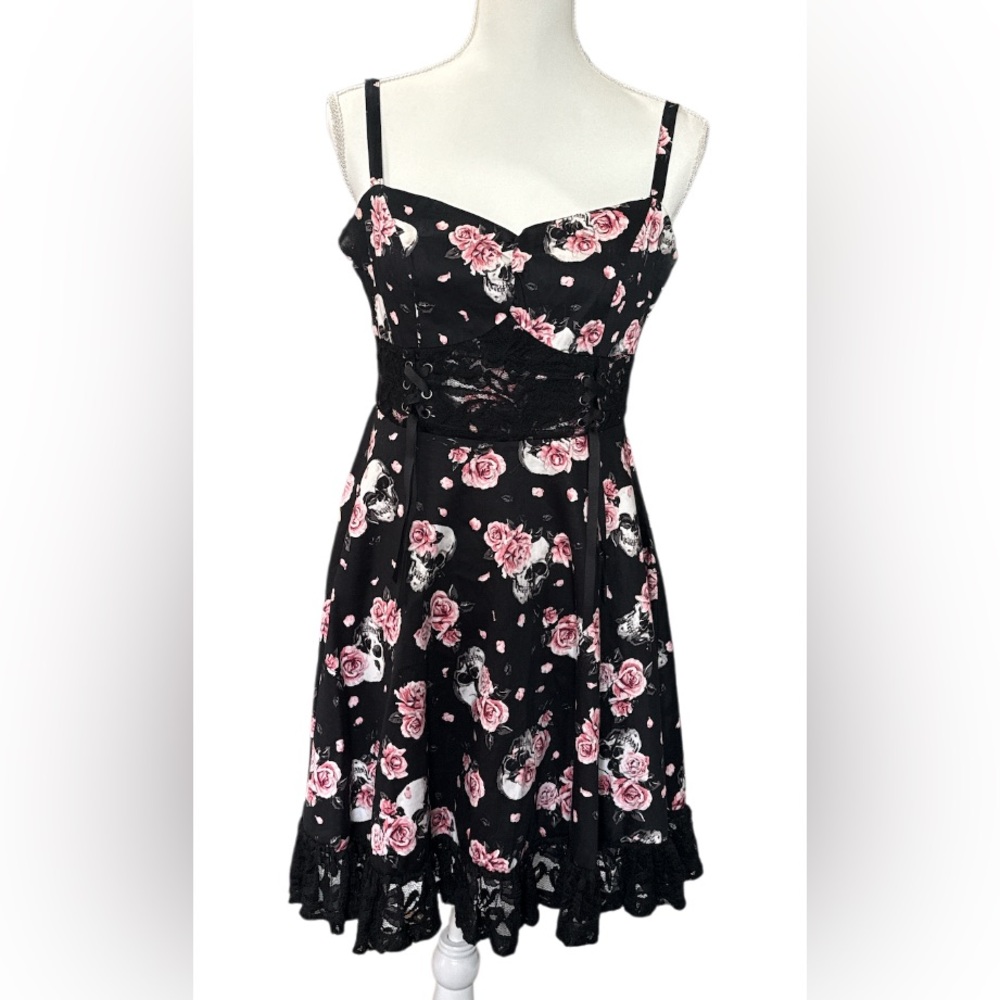 Hot Topic Strapless Dress Black Elegant Design